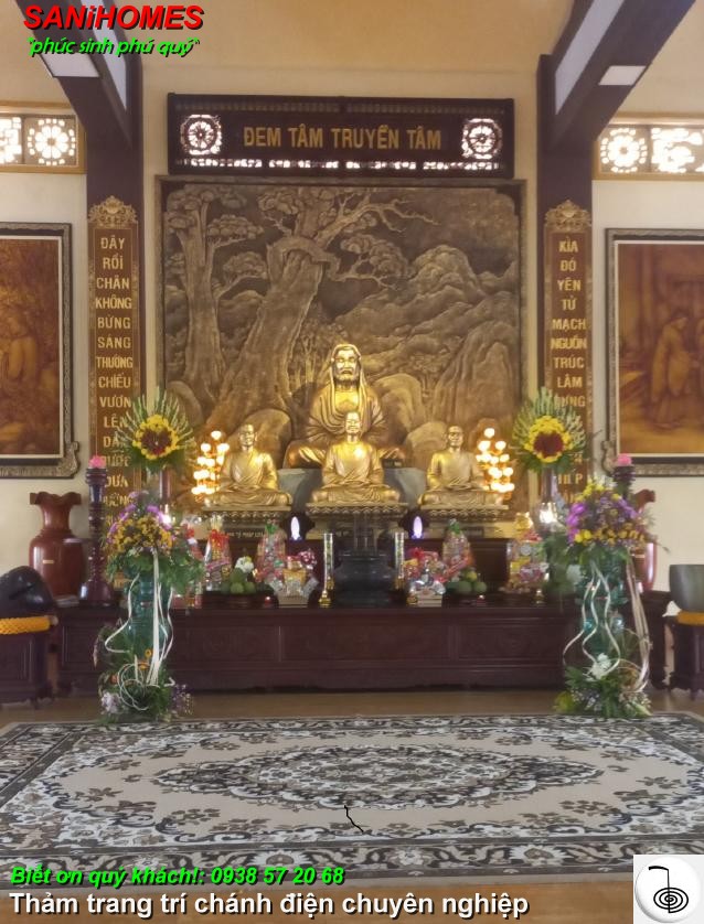 Thảm len trang trí chánh điện tại thiền viện Trúc Lâm Chánh Giác ở Tiền Giang