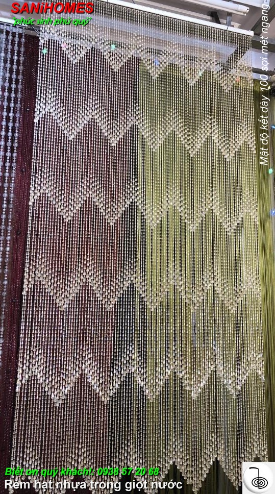 Trang trí đẹp với mẫu rèm hạt nhựa trong kiểu giọt nước